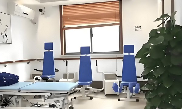 你属于我，酋长近端锋凯尔西首次晒出与霉霉恋爱后的甜蜜合照